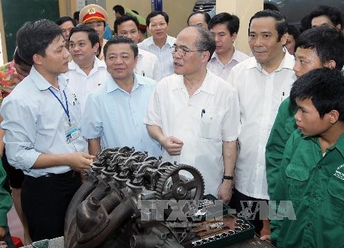 NA Chairman Nguyen Sinh Hung meets voters in Ha Tinh province - ảnh 1